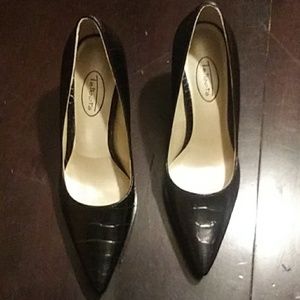Womens shoes/ heels